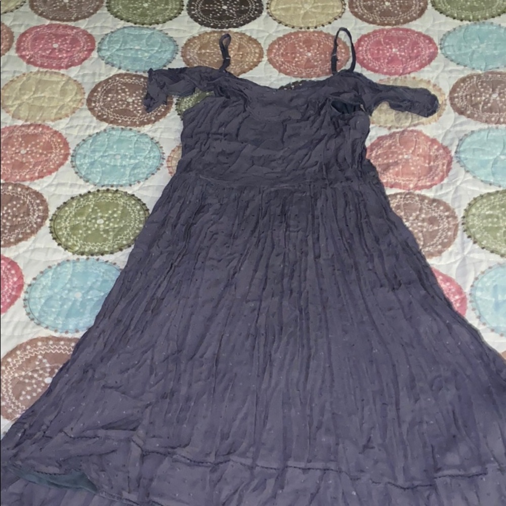 Off the shoulders strap dress in gray